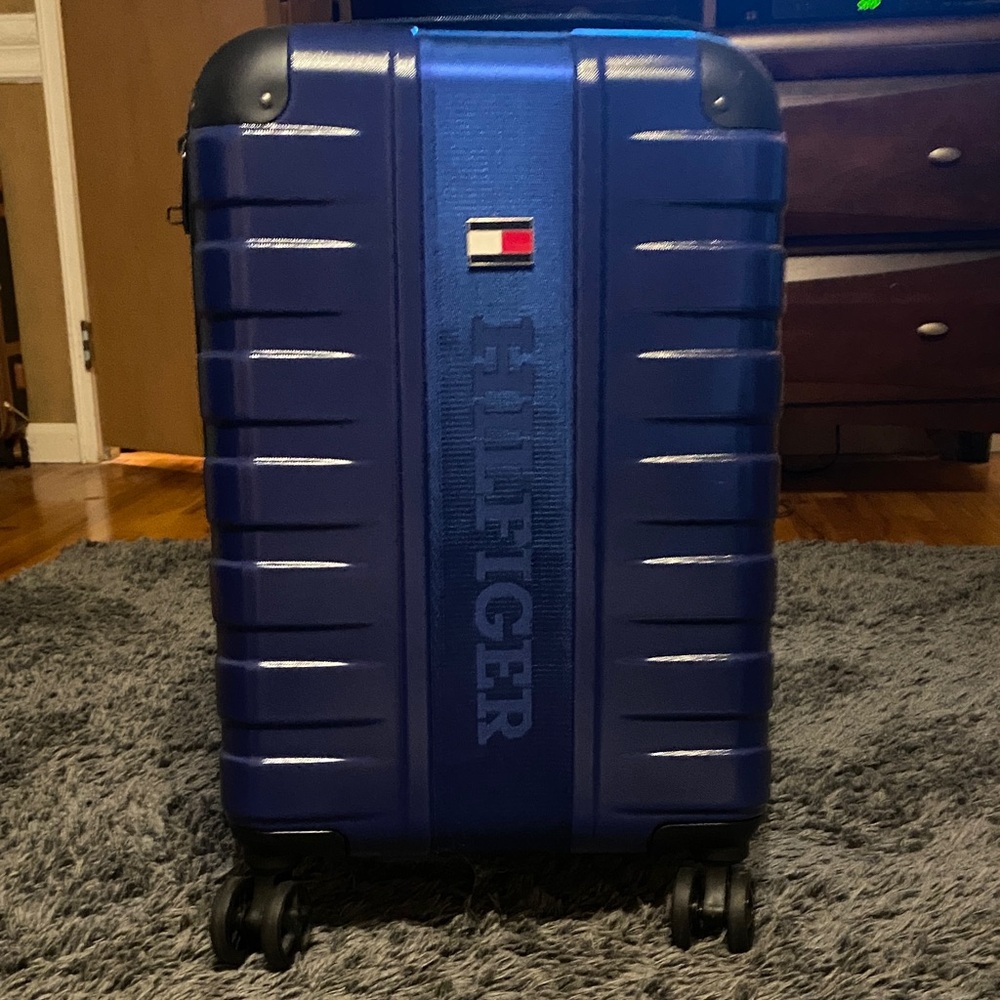 Tommy Hilfiger Navy Rolling Luggage